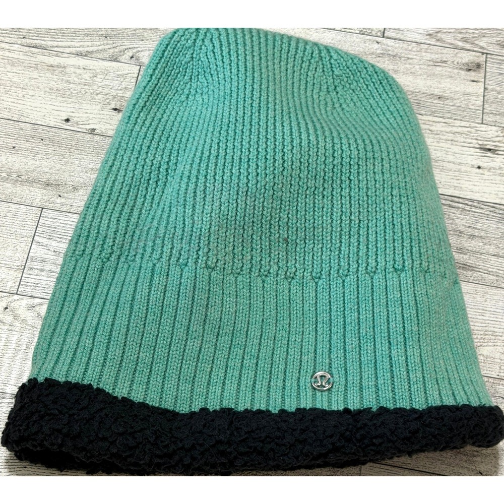 Lululemon Merino Wool Sherpa Lined Beanie Mint Green Black Ribbed Knit Hat OS